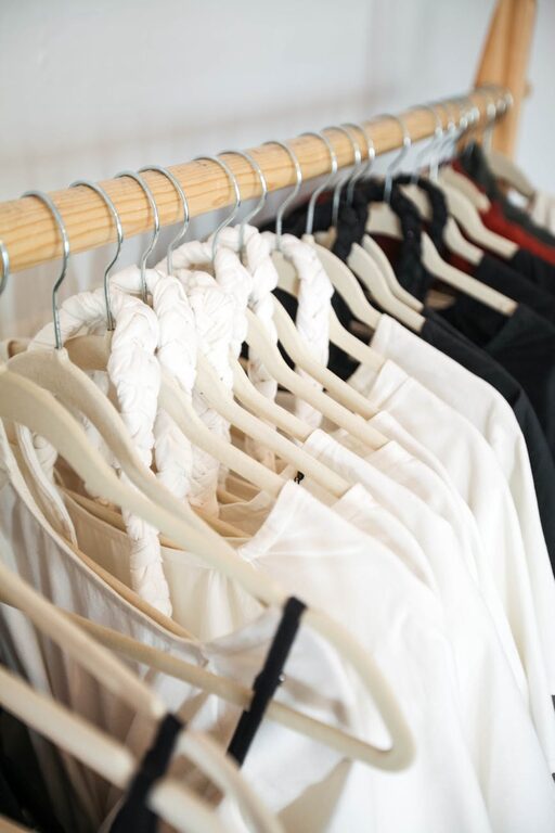 How to Build a Basic Capsule Wardrobe for Everyday Ease
